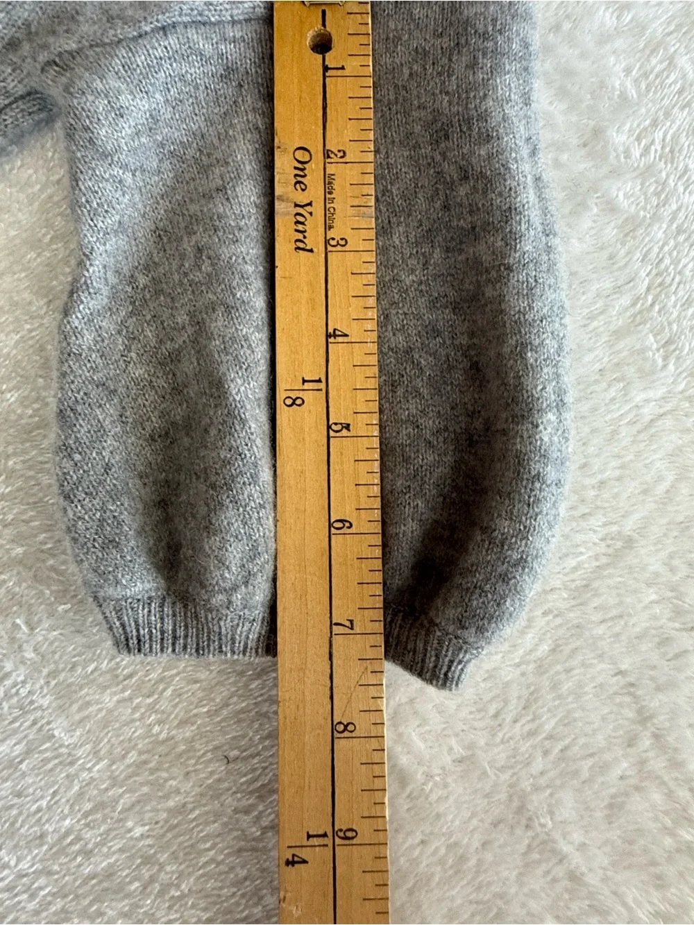 Vince Gray Cashmere Blend-Feel Sweater Women’s Small Short Sleeve Soft V-Neck